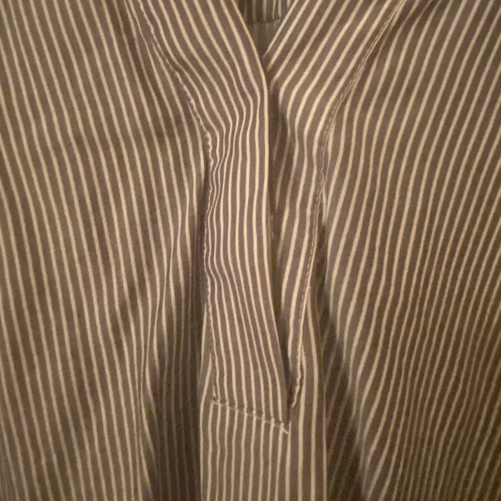 APT 9 (XL) White & Charcoal Gray Striped Blouse w/Short Sleeves & V Neck - Picture 3 of 5